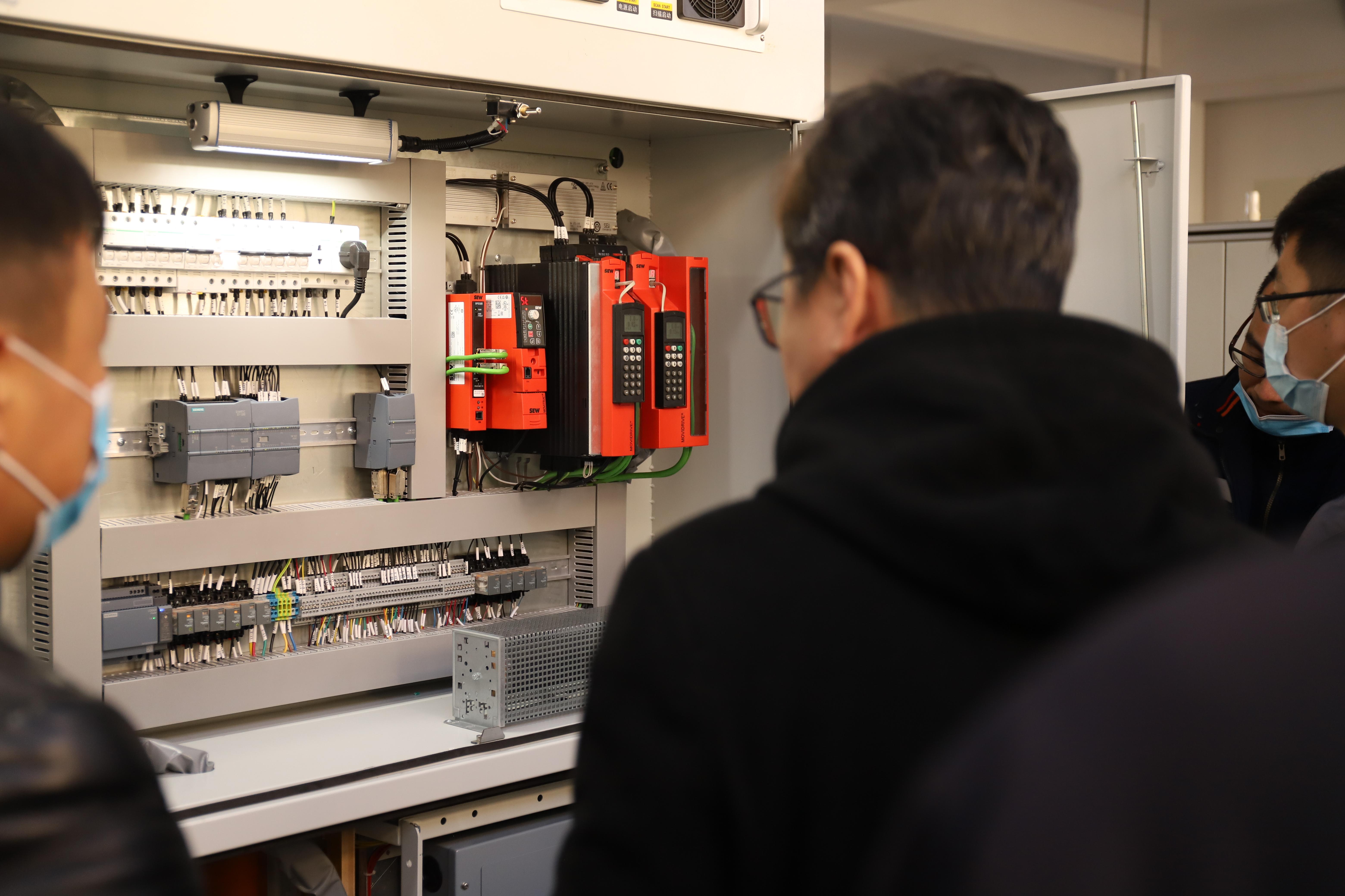 SEW-電機(jī)(蘇州)有限公司蒞臨我司進(jìn)行項(xiàng)目驗(yàn)收(圖7) SEW-電機(jī)(蘇州)有限公司蒞臨我司進(jìn)行項(xiàng)目驗(yàn)收(圖7)